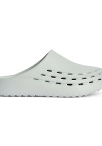 Infradito grigio chiaro realizzati in gomma testurizzata. Presentano fori di ventilazione e un design sagomato. Suola spessa con scanalature per una migliore aderenza.