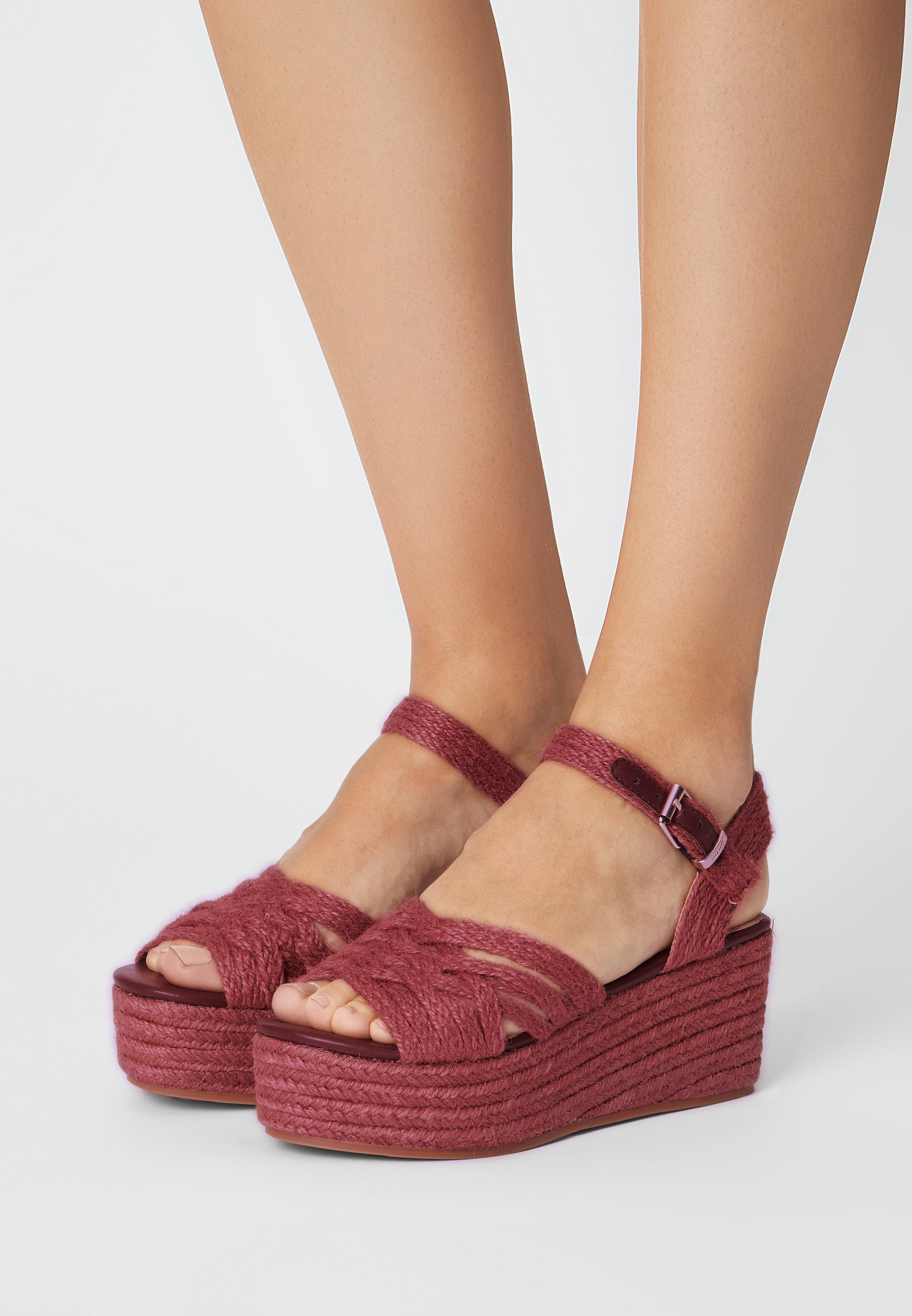 mtng NEW SOCOTRA - Sandalias con plataforma - burdeos - Zalando.es