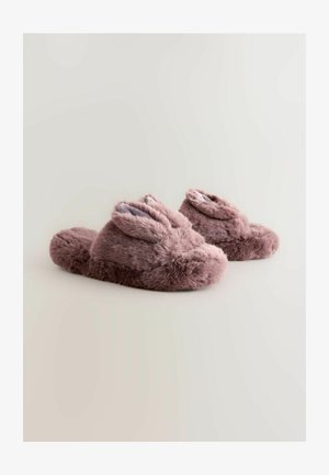 Rózsaszín, szőrös papucsok lekerekített orral, nyuszifüllel és puha textúrával; kényelmet biztosító plüss kivitelű és formázott talpú.