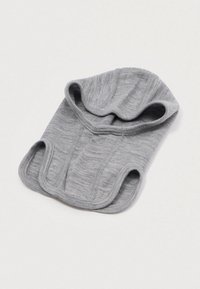 Peça cinza, de malha, com capuz e duas aberturas para os braços. Apresenta um tecido suave e texturizado, além de uma construção sem costuras para maior conforto.