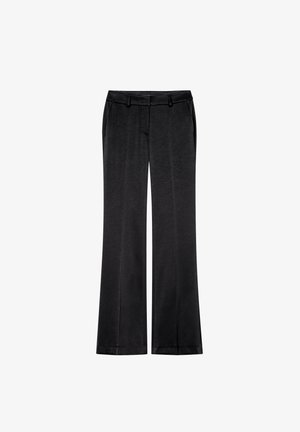 Black wide-leg trousers made of smooth fabric, featuring a front crease, belt loops, and side pockets. Simple and tailored design.