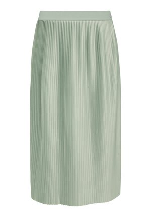 Jupe plissée en vert doux, dotée d'une large ceinture. Le tissu présente une texture lisse avec des plis verticaux s'étendant jusqu'à l'ourlet.