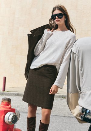 PULL&BEAR, CHECK WITH BELT - MINI SKIRT - Jupe trapèze - brown