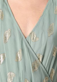 JDY MILA WRAP   - Φόρεμα ημέρας - chinois green/gold