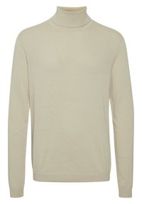 Bež pulover s turtleneck ovratnikom, izdelan iz mehkega materiala, z dolgimi rokavi, oprijetim ovratnikom in gladko teksturo z rebrastimi dodatki na manšetah.