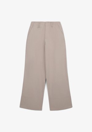 Pantaloni beige a gamba larga con passanti per cintura, tasche anteriori e orlo largo con risvolto, presentati su uno sfondo bianco.