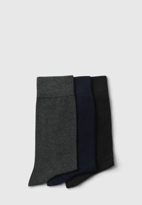 Tre coppie di calzini in colori scuri: uno grigio, uno blu navy e uno nero. Realizzati in un tessuto liscio e morbido con un design a coste sul polsino.