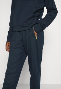 Lindex TROUSERS AVA PUNTO WITH CUFF - Calças de fato de treino - dark navy