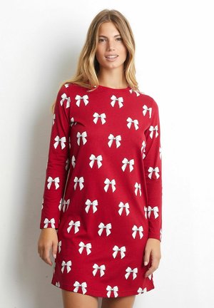 Rochie roșie cu mânecă lungă, decorată cu un model de fundițe albe. Fabricată dintr-un material moale, cu guler rotund și o croială lejeră.