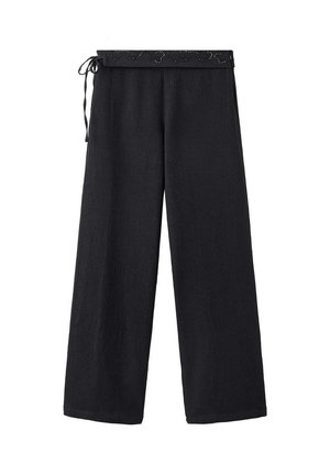 Pantalon large noir en tissu texturé avec une taille à cordon présentant de petites perforations décoratives.
