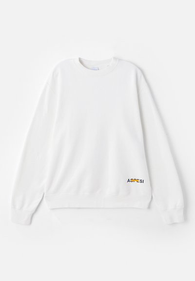 Felpa bianca con collo a giro, polsini e fondo a costine. Caratterizzata dal logo "ASPESI" in nero e giallo sul lato sinistro inferiore. Texture morbida.