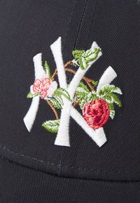 New Era FRUIT ICON 9FORTY® UNISEX - Șapcă - dark blue/ multi-coloured