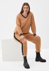 Triangle Sweatshirt - zimt