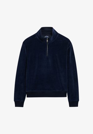 Marineblå pullover lavet af blød stof, med en halv lynlås krave, ribbede manchetter og en afslappet pasform.