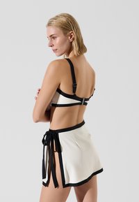 KARL LAGERFELD Paplūdimio reikmuo - cannoli cream black