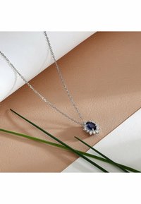 Live Diamond Halskette - witgouden kleur