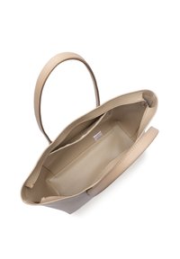 Borsa a tracolla in pelle beige vista dall'alto, con due manici e un ampio interno dotato di una tasca con zip e scomparti aperti.