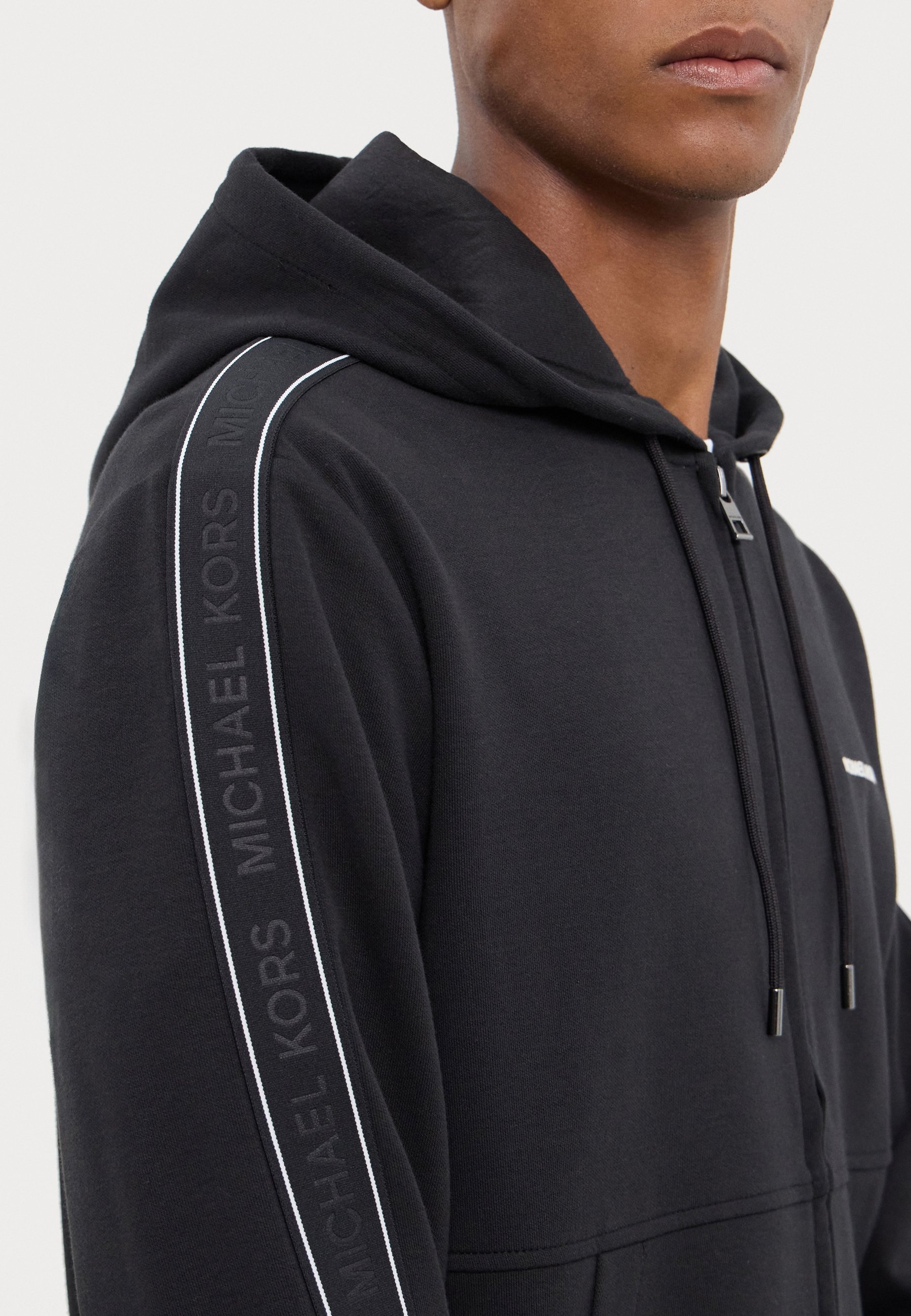 Michael Kors LOGO TAPE HOOD - Zip-up sweatshirt - black Michael Kors LOGO TAPE HOOD - Zip-up sweatshirt - black