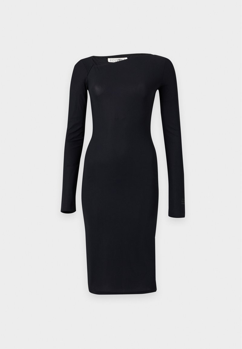 Robe noire ajustée longueur genoux avec manches longues et encolure ronde sur fond clair uni.