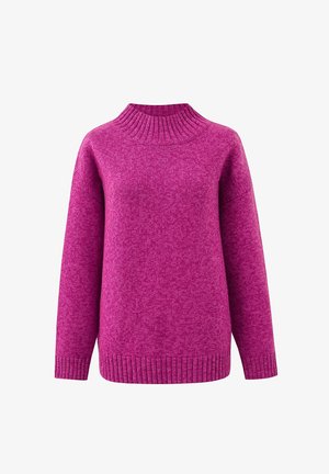 Magenta lange mouwen gebreide trui met een geribbelde opstaande kraag, manchetten en zoom, weergegeven op een witte achtergrond.