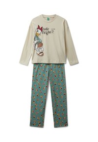 Camisa de manga larga color beige claro con un diseño de dibujos animados, combinada con pantalones turquesa que presentan un patrón repetitivo de personajes. Tela de algodón suave.