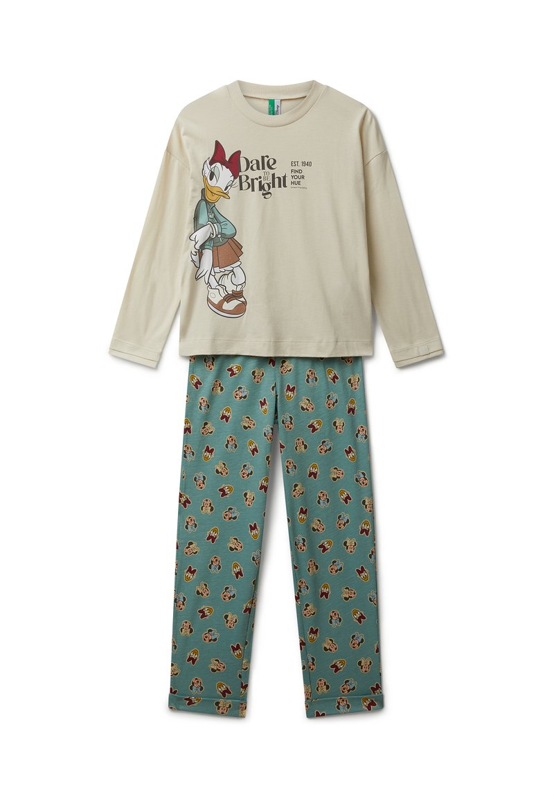 Camisa de manga larga color beige claro con un diseño de dibujos animados, combinada con pantalones turquesa que presentan un patrón repetitivo de personajes. Tela de algodón suave.