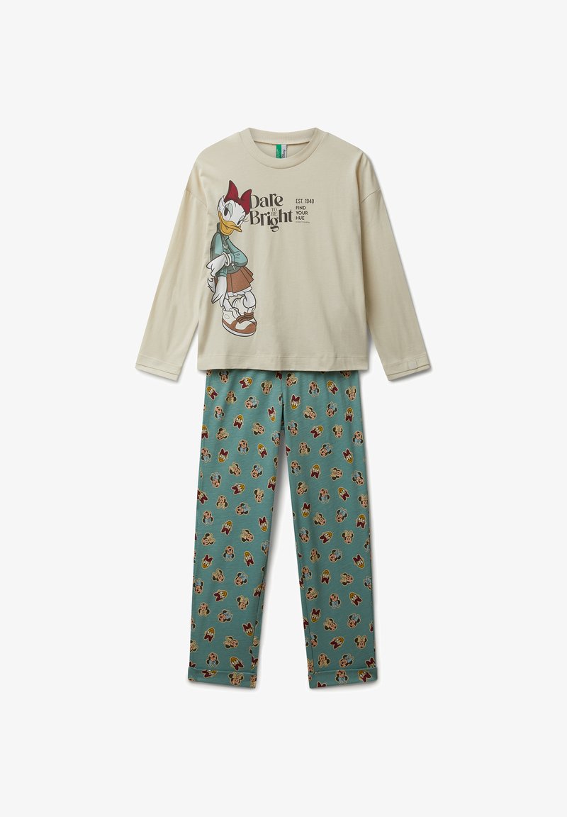 Camisa de manga larga color beige claro con un diseño de dibujos animados, combinada con pantalones turquesa que presentan un patrón repetitivo de personajes. Tela de algodón suave.