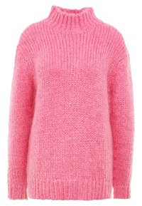 Różowy sweter z dzianiny z wysokim, prążkowanym kołnierzem i długimi rękawami, charakteryzujący się miękką fakturą i luźnym krojem. Prążkowany dół.
