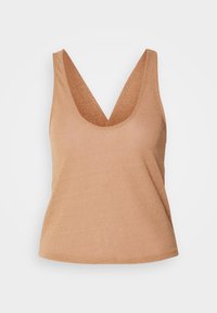 Débardeur en tricot beige sans manches avec un col en V profond et une taille ajustée, présenté sur un fond uni gris clair.