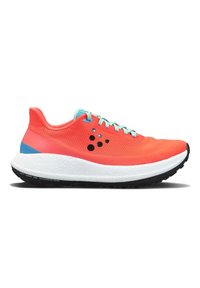 Chaussure de course avec une tige en mesh corail vif, des lacets turquoise, et une semelle intermédiaire blanche avec une semelle extérieure noire. Design léger, matériau respirant.