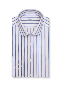 Witte overhemd met blauwe verticale strepen, knopen aan de voorkant en een brede kraag, keurig opgevouwen.