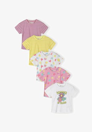 Pet dječjih majica kratkih rukava: ljubičaste i žute pruge, bijela i roza s višebojnim srcima, bijela s grafikom cvijeća "Ljeto u cvatu".