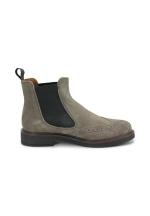 Stivale Chelsea in suede grigio con pannelli elastici, dettagli brogue, punta tonda e un bordo in pelle marrone a contrasto. Suola in gomma nera.
