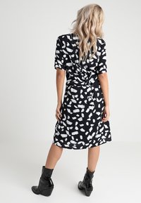 Selected Femme Petite Sukienka letnia