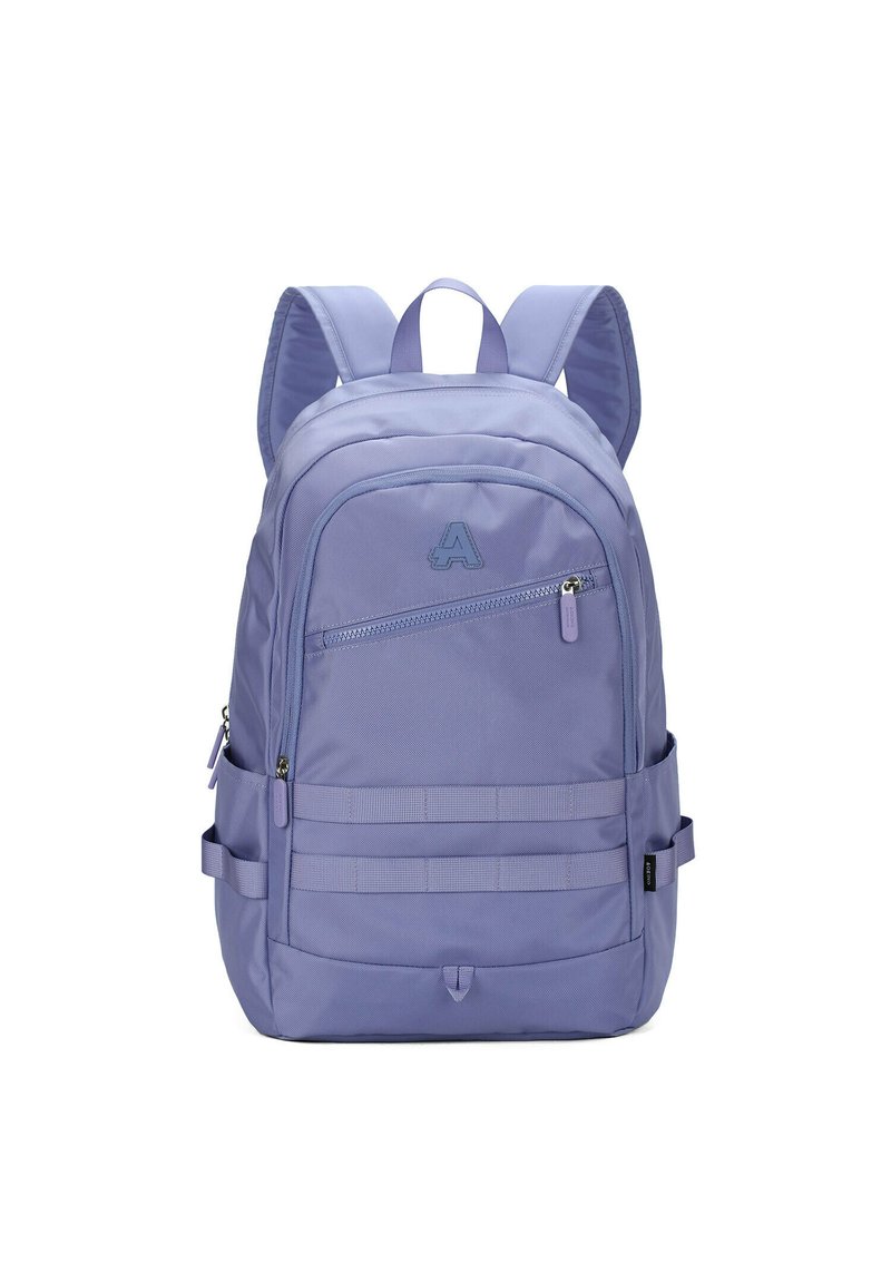 Zaino viola realizzato in tessuto resistente, dotato di una tasca anteriore con zip, spallacci regolabili e scomparti laterali.