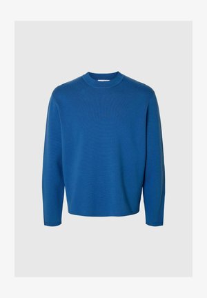 Maglione blu a maniche lunghe e collo rotondo con una vestibilità rilassata, esposto su uno sfondo grigio chiaro uniforme.