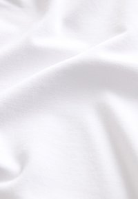 Unausgewählt, white