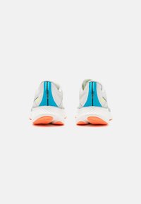 Saucony RIDE 17 - Scarpe da corsa su strada - white/vizi