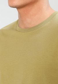 Jack & Jones JCOBORO TEE CREW NECK - T-shirts print - cedar