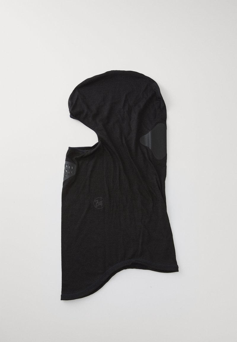 Sort balaclava lavet af blødt, strækbart stof med glat tekstur. Har logo og silikoneindlæg for bedre greb. Designet til at dække hele hovedet.