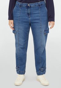 Jeans Flare A Vita Regolare Fiorella Rubino | Lavaggio Blu - Modello 5 Tasche Per Un Look Autunno Inverno 2025