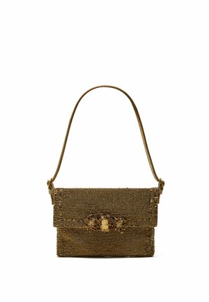Borsa tono oro con superficie testurizzata, forma rettangolare e chiusura decorativa. Include una singola tracolla per il trasporto.
