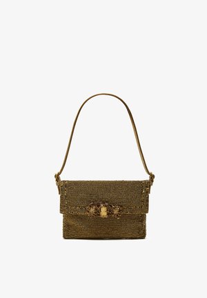 Borsa tono oro con superficie testurizzata, forma rettangolare e chiusura decorativa. Include una singola tracolla per il trasporto.