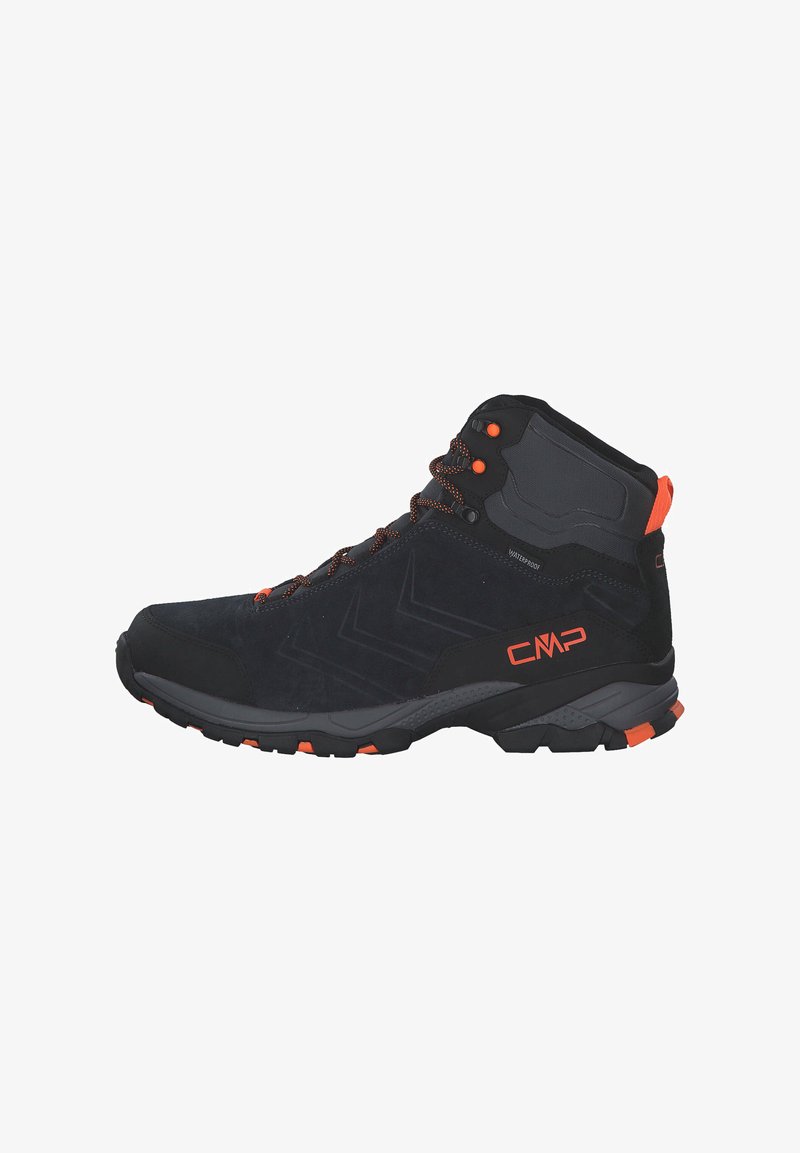 Scarpe da trekking nere a metà caviglia con accenti arancioni, realizzate in suede impermeabile e gomma. Presentano una suola testurizzata e occhielli rinforzati.
