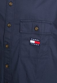 Tommy Jeans Plus CLASSIC SOLID OVERSHIRT - Casaco leve - twilight navy