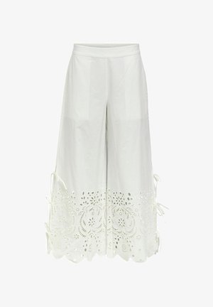 Valged laiade säärtega püksid kõrge vöökohaga, millel on keeruka lillelise lõikega tikand ja külgedel lipsud äärel.