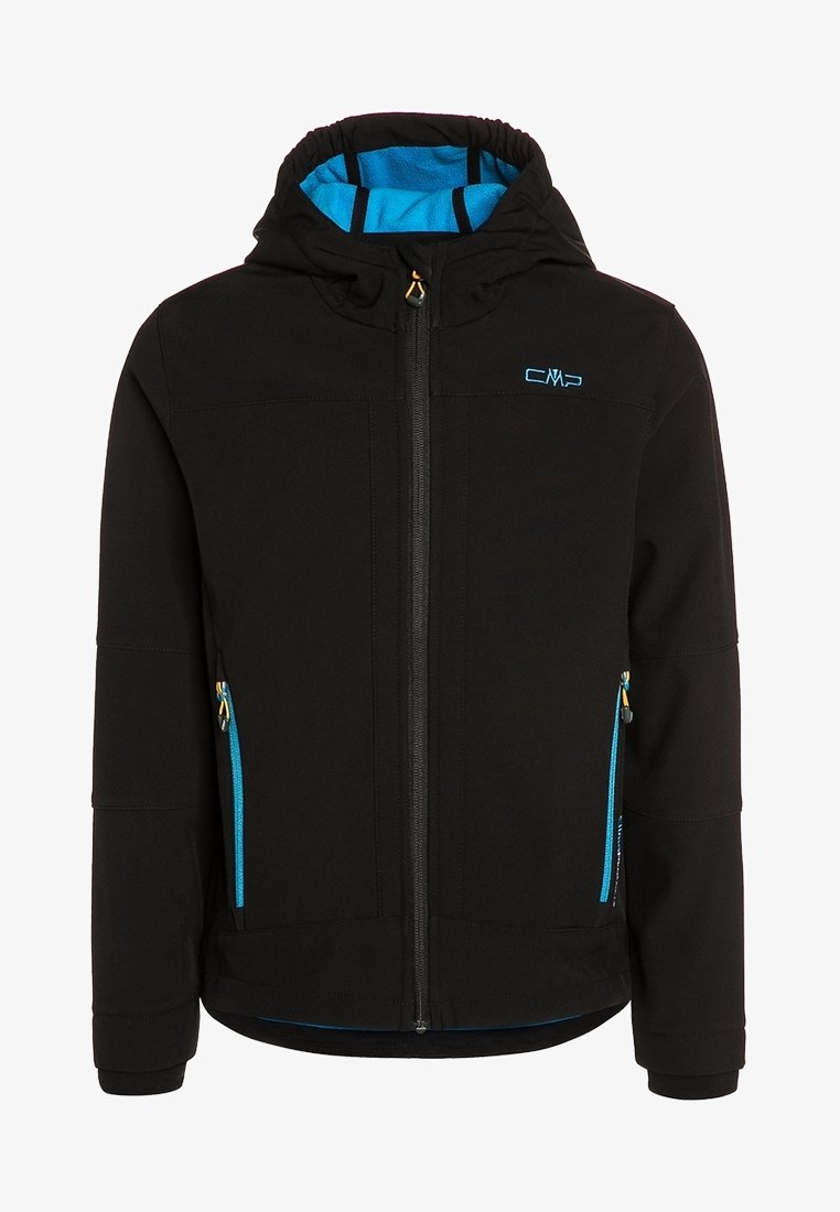 Veste softshell noire avec une doublure intérieure bleue, poches zippées et capuche réglable. Présente un logo sur la poitrine et des zips contrastés.