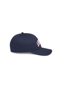 Navy baseball caps med buet skjerm, med "LEVI'S" logo brodert i rødt og hvitt. Laget av stoff med en teksturert finish.