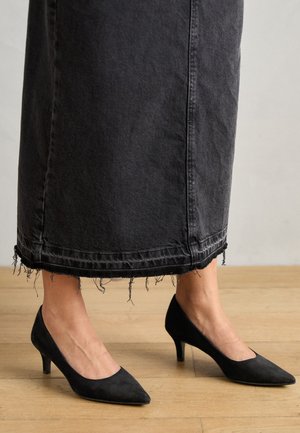Classic heels - black