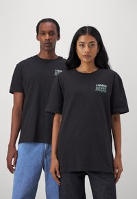 Tommy Jeans POP UNISEX - Camiseta estampada - black